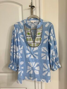 Sheridan French Beaded V-Neck Light Blue & White Patterned Women's Top